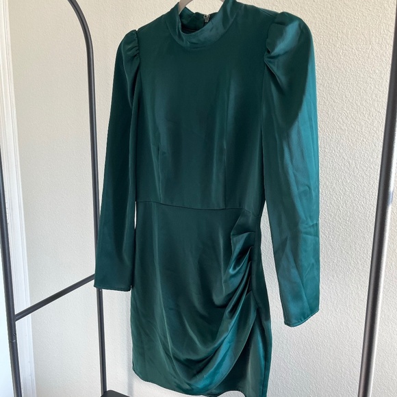 GIANNI BINI | Emerald Satin Ruched Puff Shoulder Mini Cocktail Dress | Size 2 - Picture 2 of 10